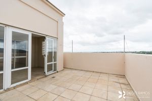 Image 19 - 194357