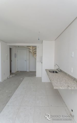 Image 12 - 194940