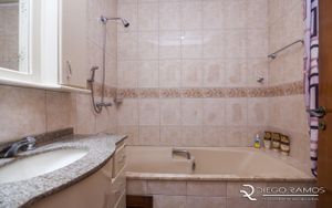 Image 11 - 195037