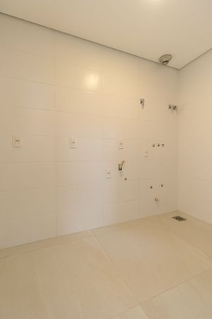 Image 42 - 195044