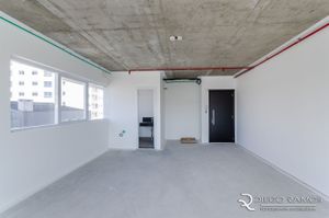 Image 10 - 195357