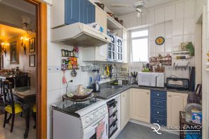 Image 13 - 195404