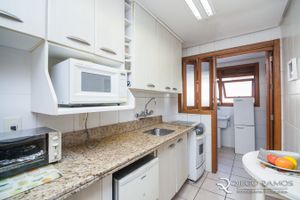 Image 12 - 195582
