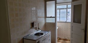 Image 7 - 195898