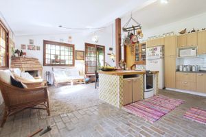 Image 14 - 196009