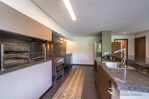 Image 22 - 196075