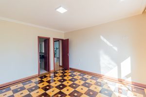 Image 18 - 196110