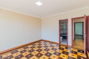Image 19 - 196110