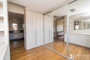 Image 18 - 196253