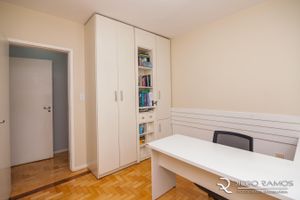 Image 12 - 196302