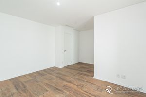Image 12 - 196354