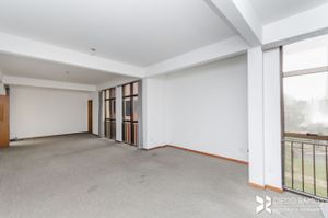 Image 4 - 196537