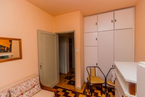 Image 13 - 196600