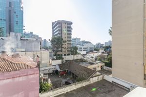 Image 18 - 196610