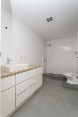 Image 33 - 196610
