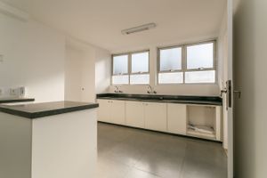 Image 35 - 196610
