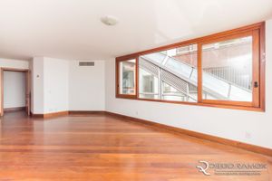 Image 5 - 196700