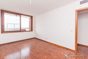 Image 14 - 196700