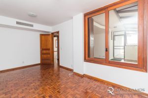 Image 16 - 196700