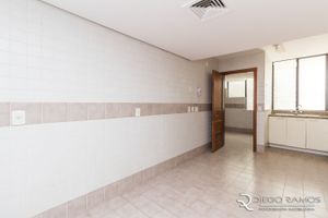 Image 17 - 196700