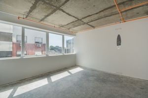 Image 10 - 197208