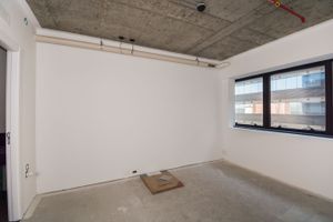 Image 11 - 197313