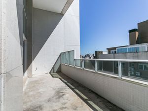 Image 12 - 197358