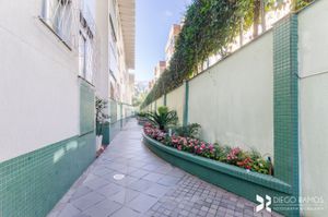 Image 19 - 197404