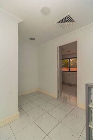 Image 11 - 197441