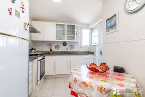 Image 19 - 198037