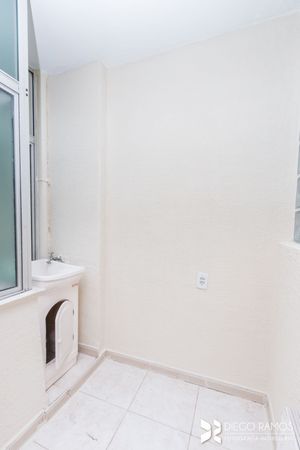 Image 12 - 198065