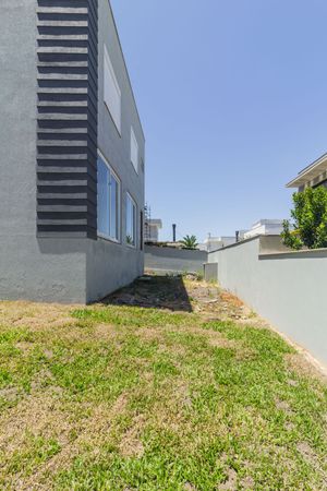 Image 33 - 198402