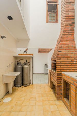 Image 33 - 198516