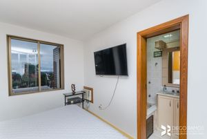 Image 14 - 198605