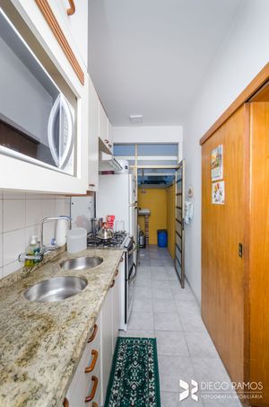 Image 23 - 198605