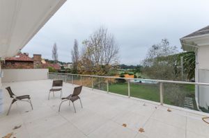 Image 38 - 198610