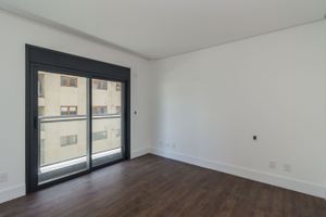 Image 12 - 199618