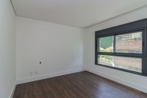 Image 19 - 199618