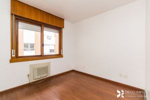 Image 4 - 199708