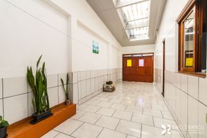Image 21 - 200068