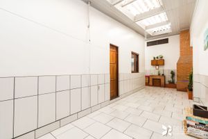 Image 22 - 200068