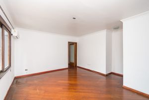 Image 3 - 200352