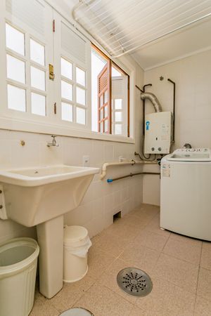 Image 32 - 202142