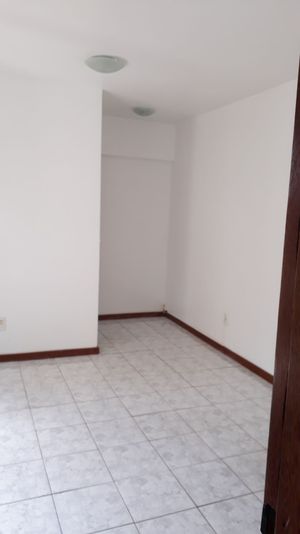 Image 3 - 202820