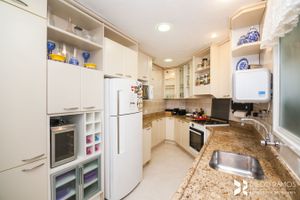 Image 33 - 203009