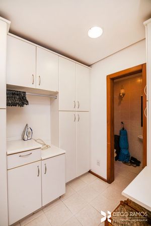 Image 37 - 203009