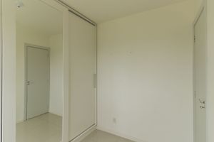 Image 18 - 203018