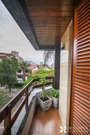 Image 18 - 203098