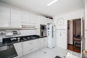 Image 30 - 203098