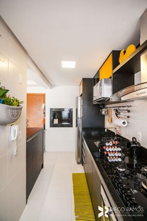 Image 22 - 203222